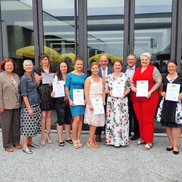 Staatspreisempfängerinnen der dreijährigen Ausbildung sieben Staatspreise
